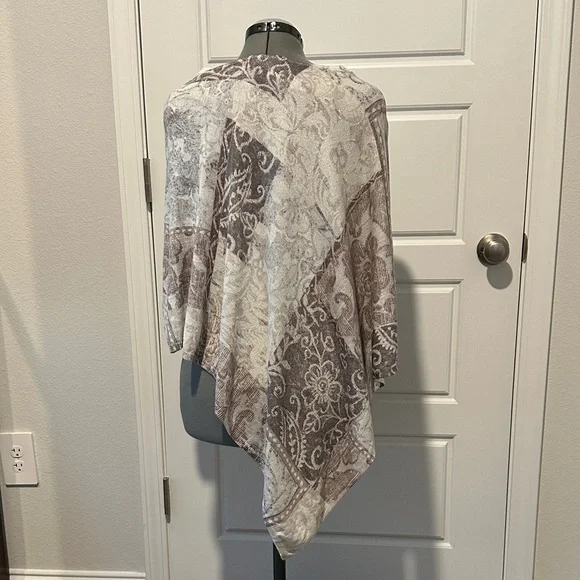 Chico’s Elegant Floral Pattern Poncho - Picture 4 of 4